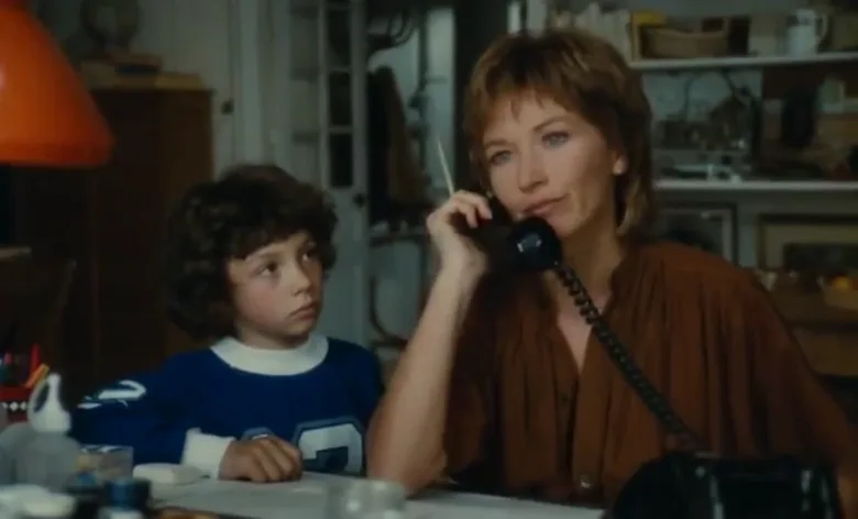 Va voir maman, papa travaille poster