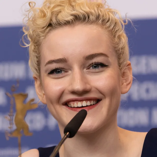 Julia Garner