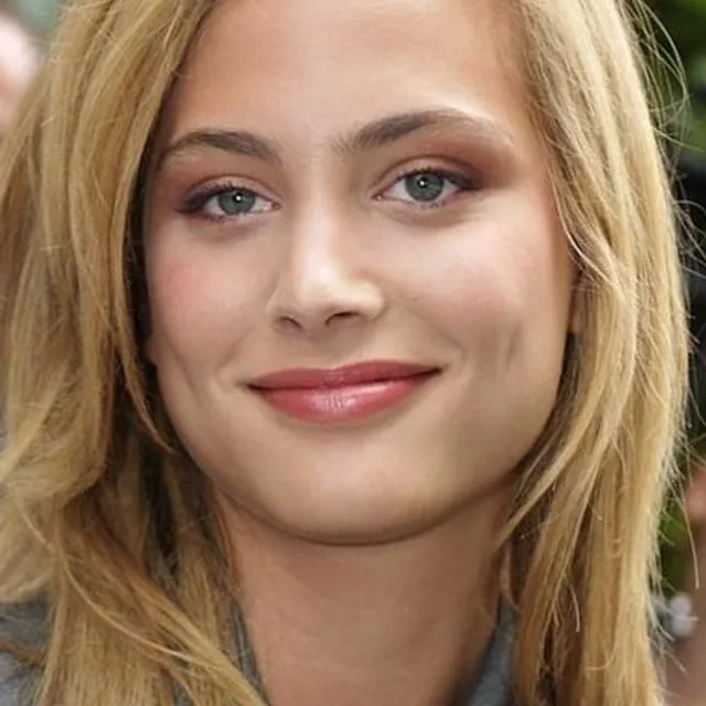 Nora Arnezeder