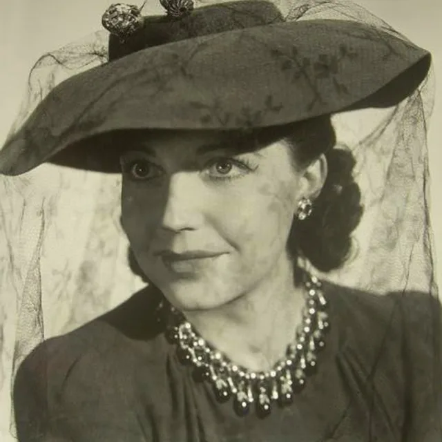 Mona Barrie
