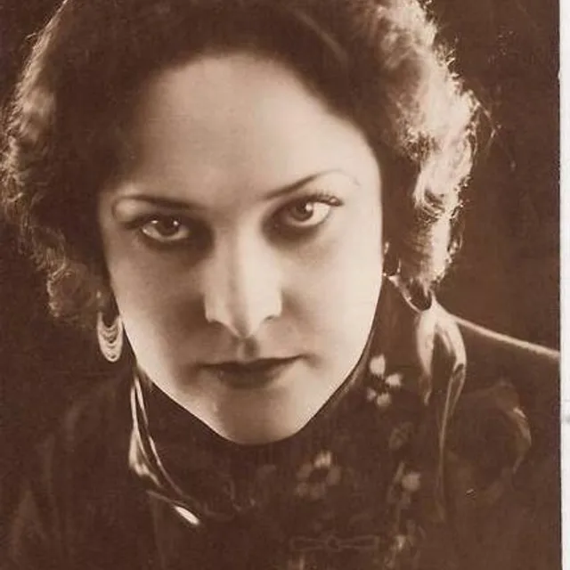 Gina Manès