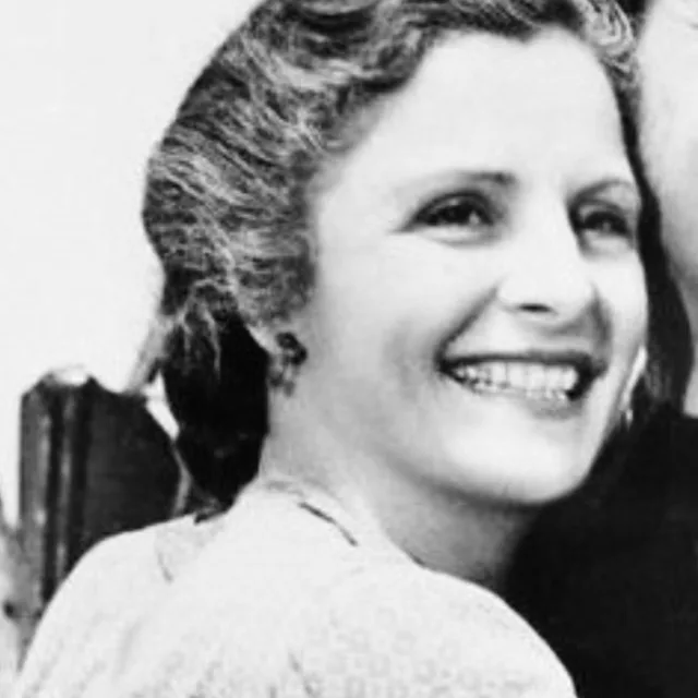 Angela Clarke