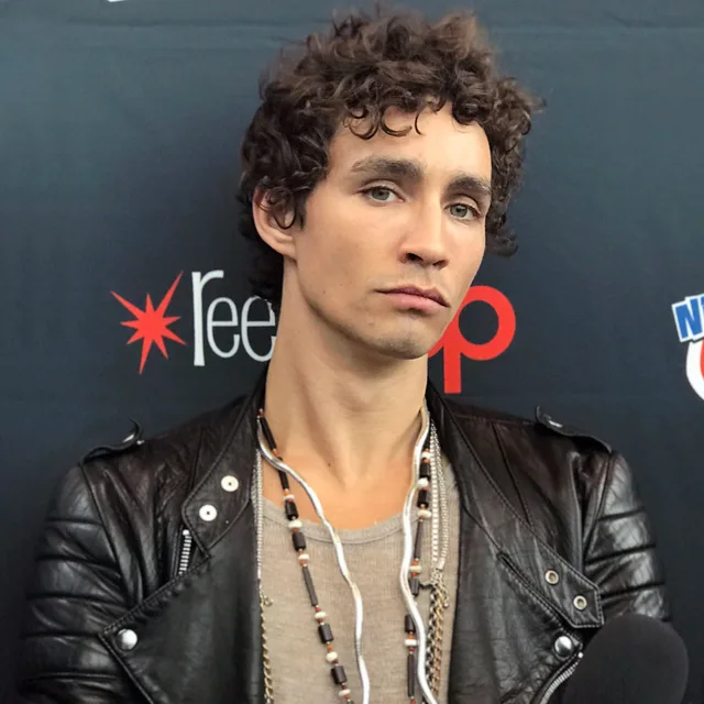 Robert Sheehan