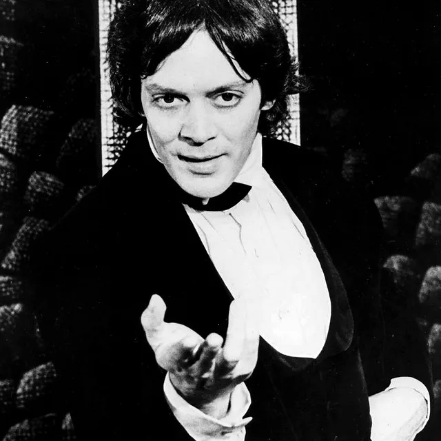 Raul Julia