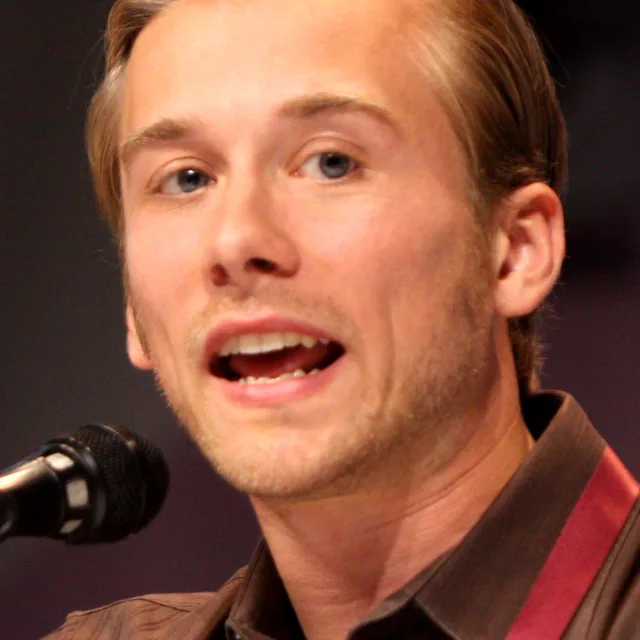 Lou Taylor Pucci