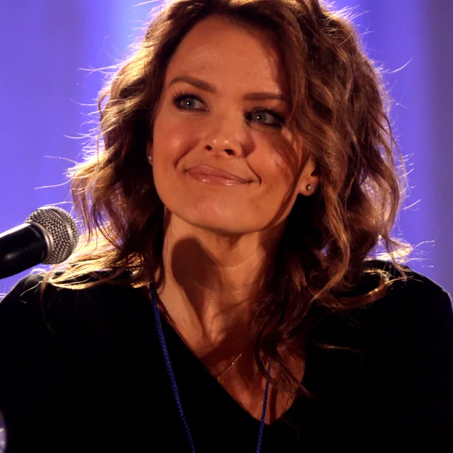 Dina Meyer