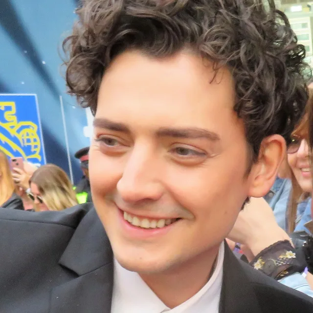 Aneurin Barnard