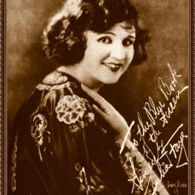 Julia Faye