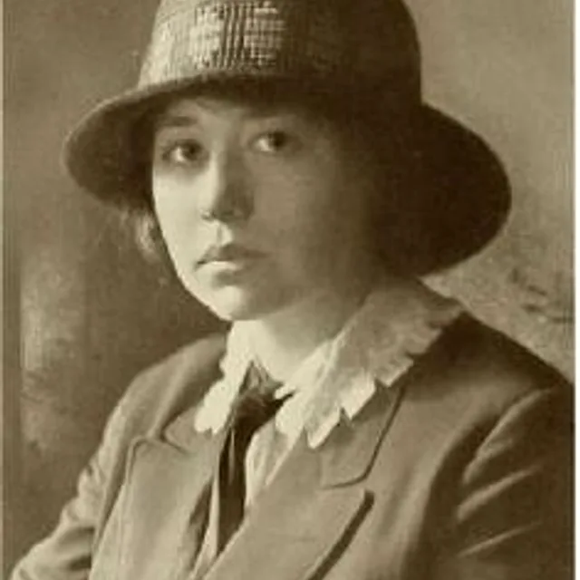 Zoë Akins