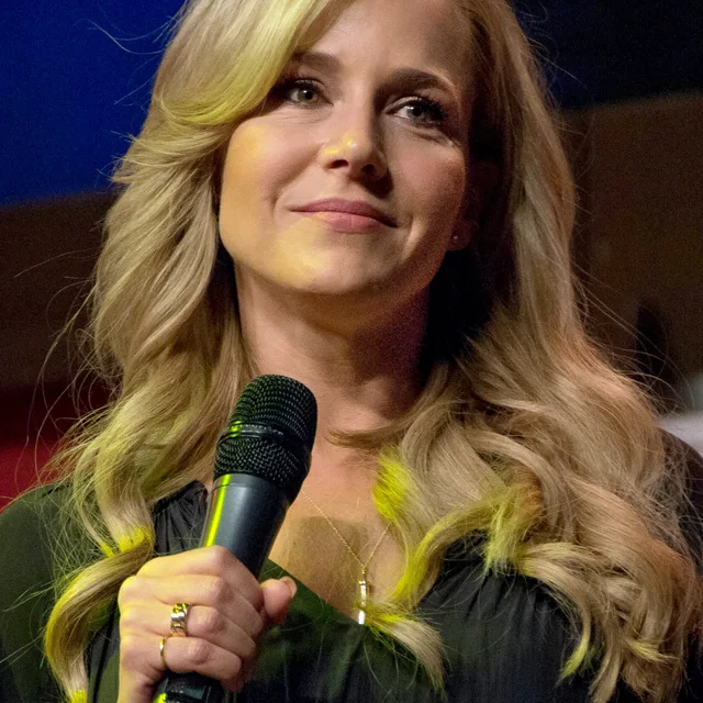 Julie Benz