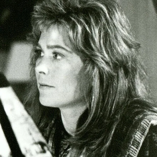Roxanne Hart