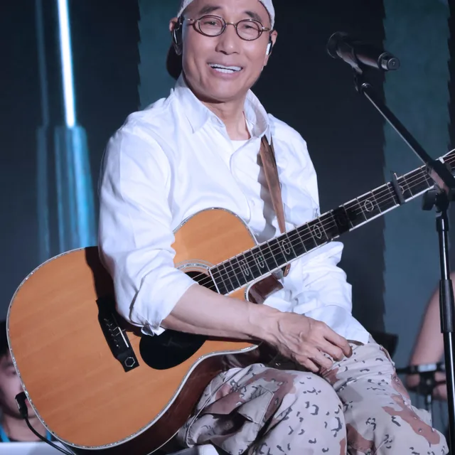 Lowell Lo