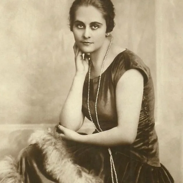 Carola Toelle