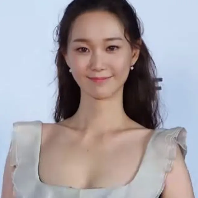 Lee Yoo-young