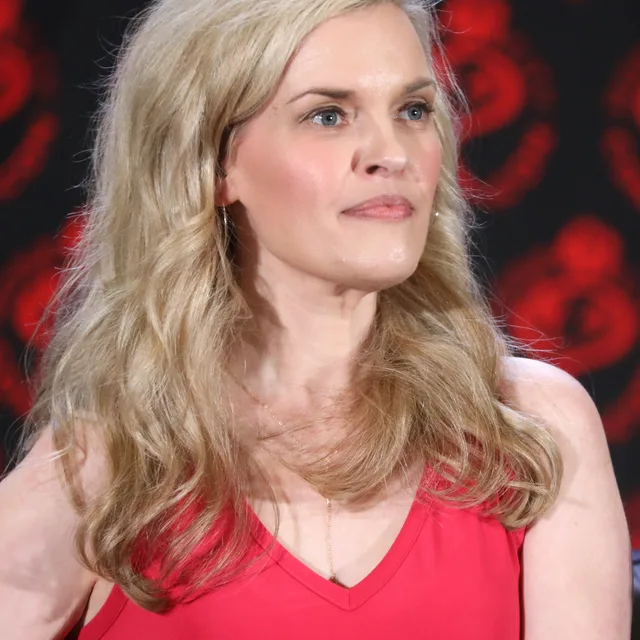 Kari Wahlgren