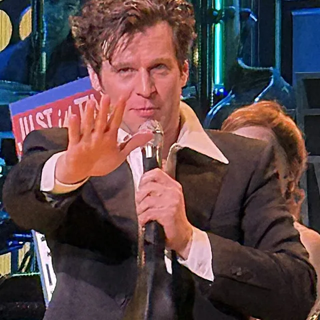 Jonathan Groff