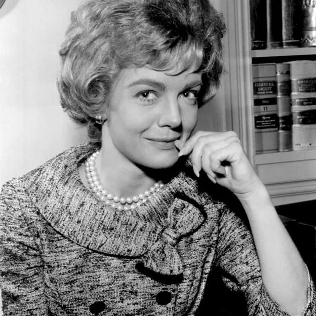 Joanna Barnes