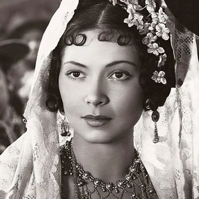 Steffi Duna