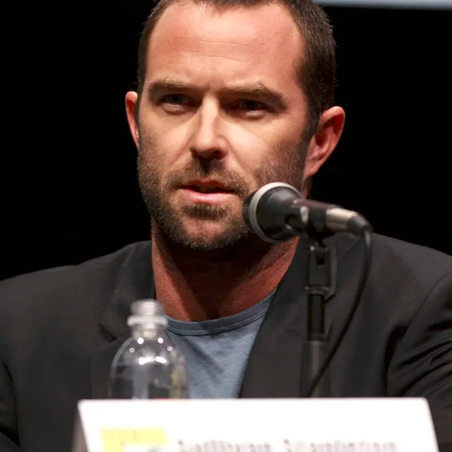 Sullivan Stapleton
