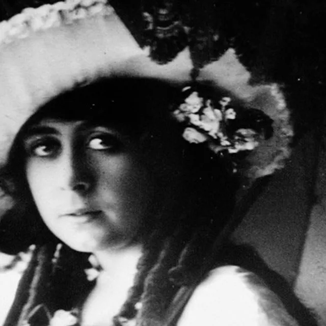 Lottie Lyell