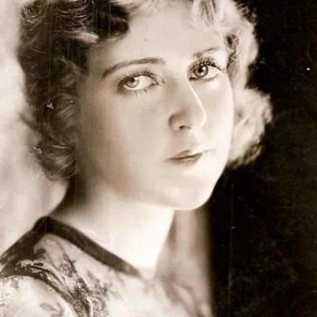 Gloria Grey
