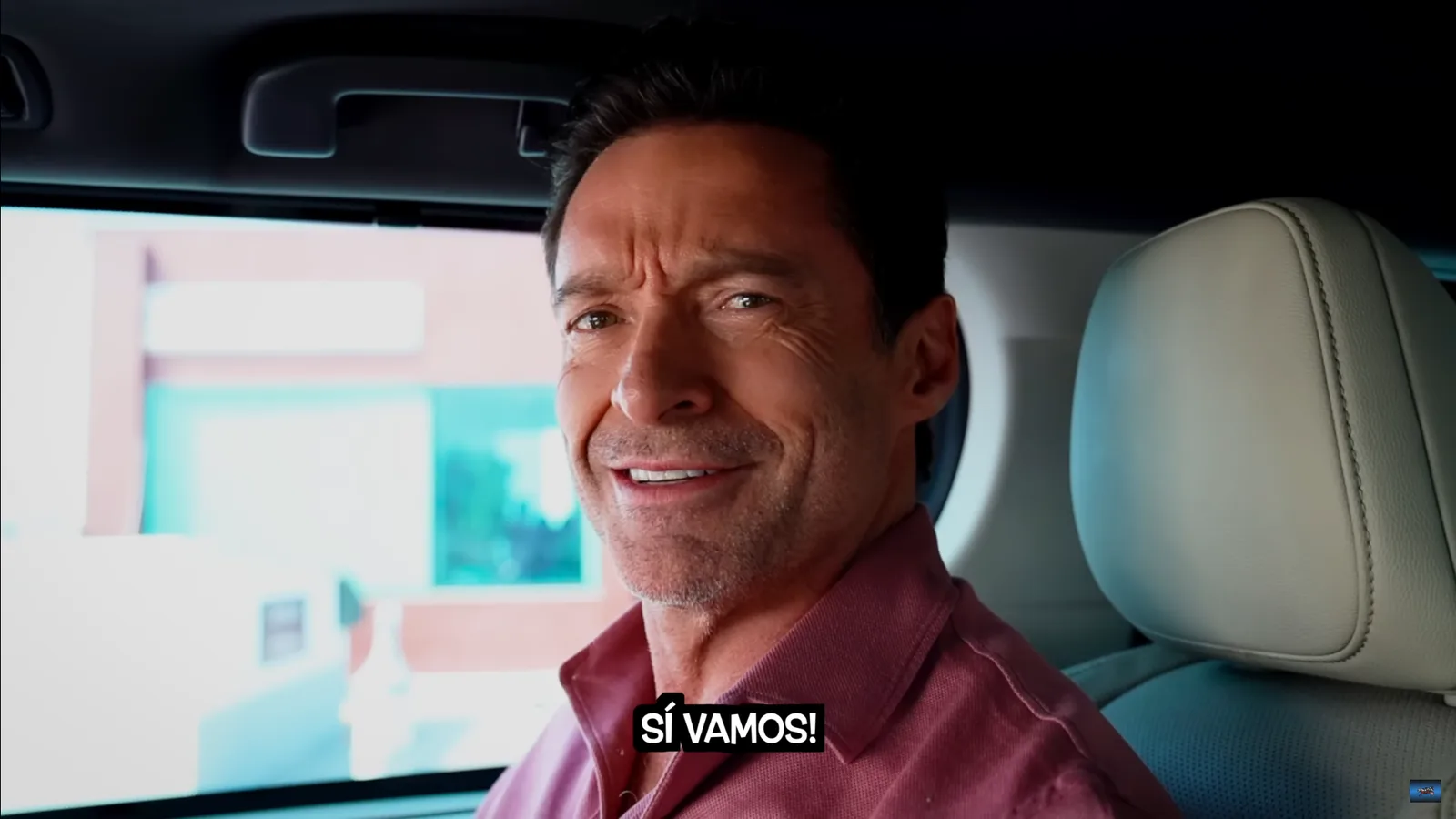 Hugh Jackman siendo entrevistado por el Escorpión Dorado en 2024.