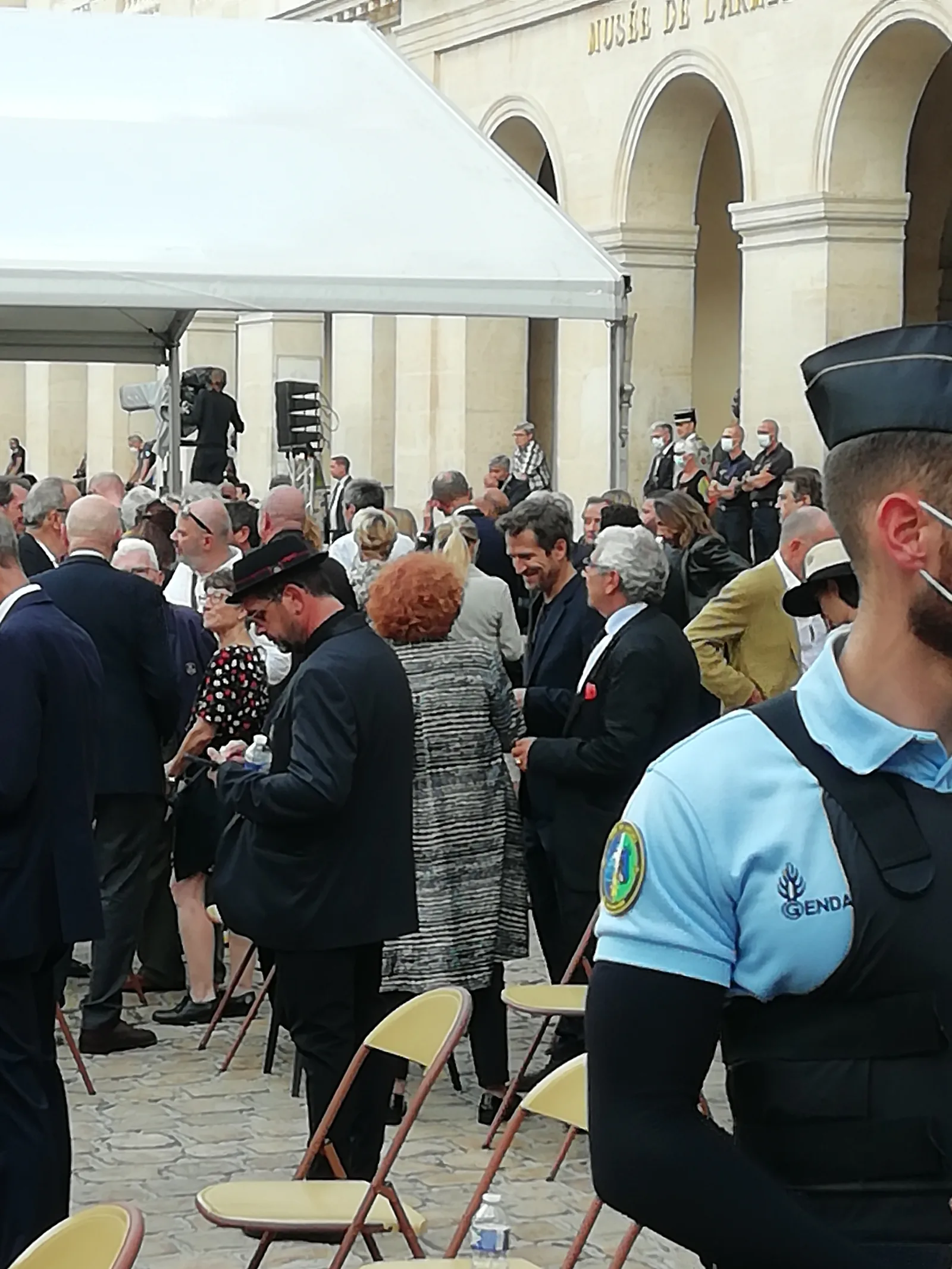 Guillaume Canet aux obsèques de Belmondo aux Invalides.