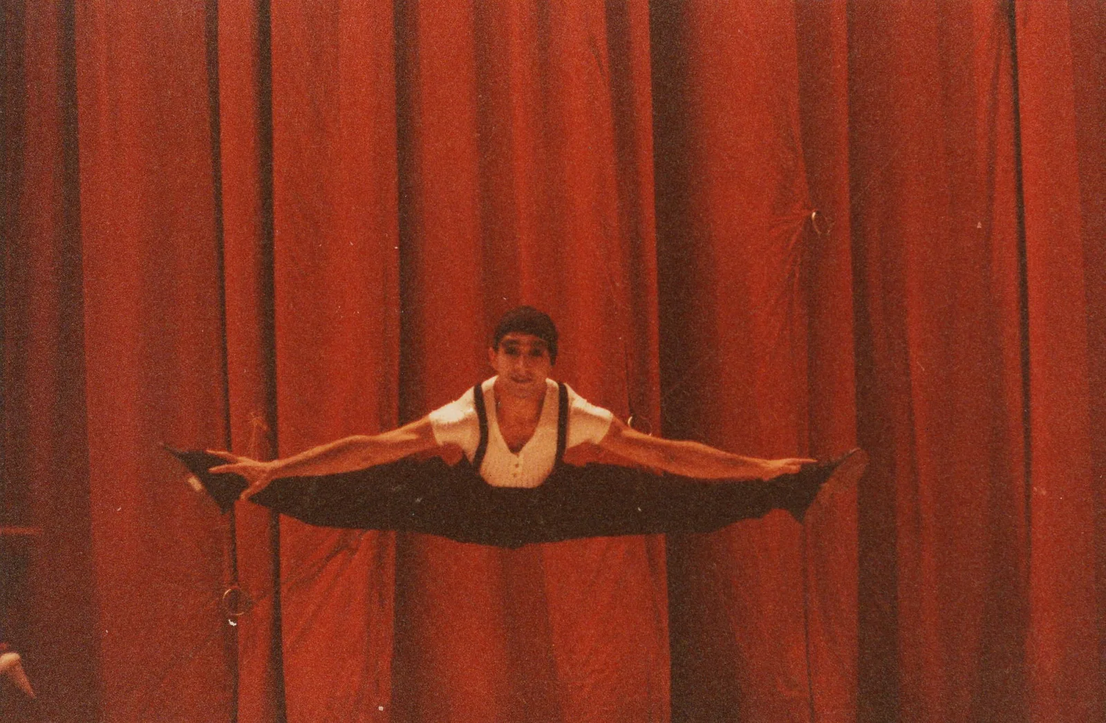 Roberto baiocchi, at the verdi theater, in trieste, italy, otto e mezzo, homage to federico fellini and nino rota,1990