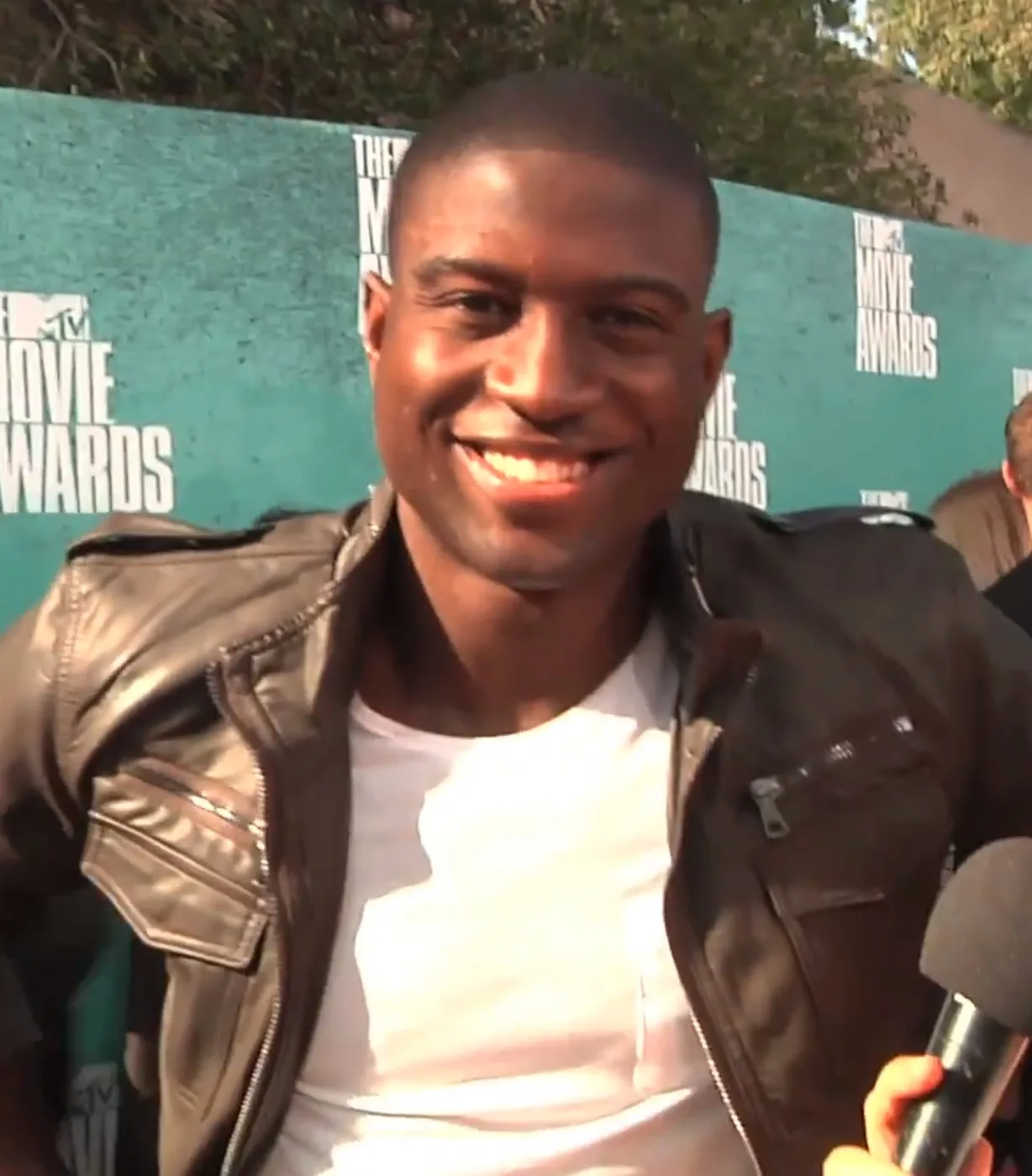 American actor Sinqua Walls interviewed at the MTV Movie Awards 2012 on "The Hollywood Social Lounge". Kelly V. Dolan http://www.fb.com/kellyvdolan https://twitter.com/kellyvdolan & Mabel Aragon https://twitter.com/mabelparagon HOST the 2012 MTV Movie Awards Red Carpet for NBC News Radio KCAA 1050…
