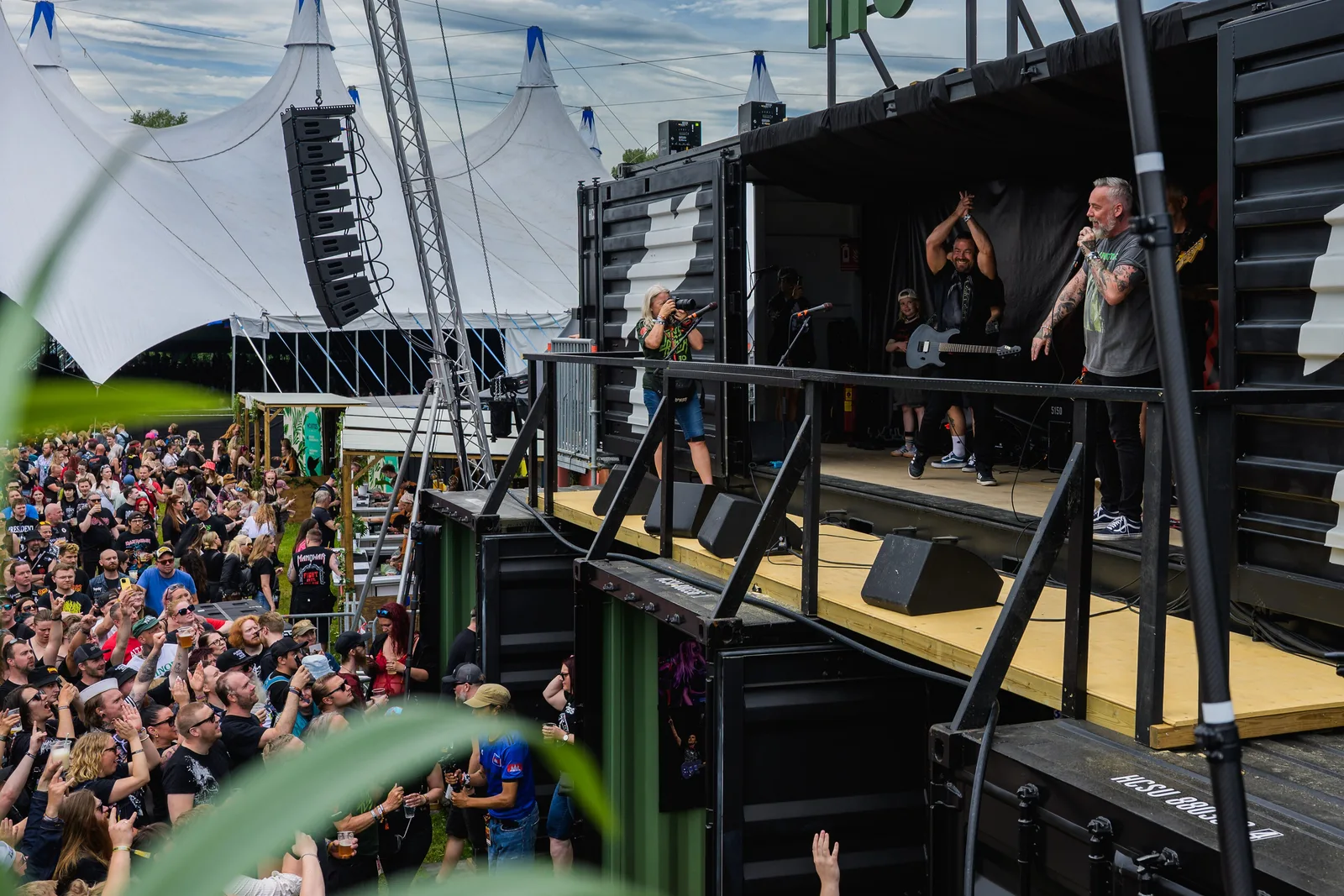Chris Pontius performs with the impromptu band The Flying 69s at Tons of Rock 2026